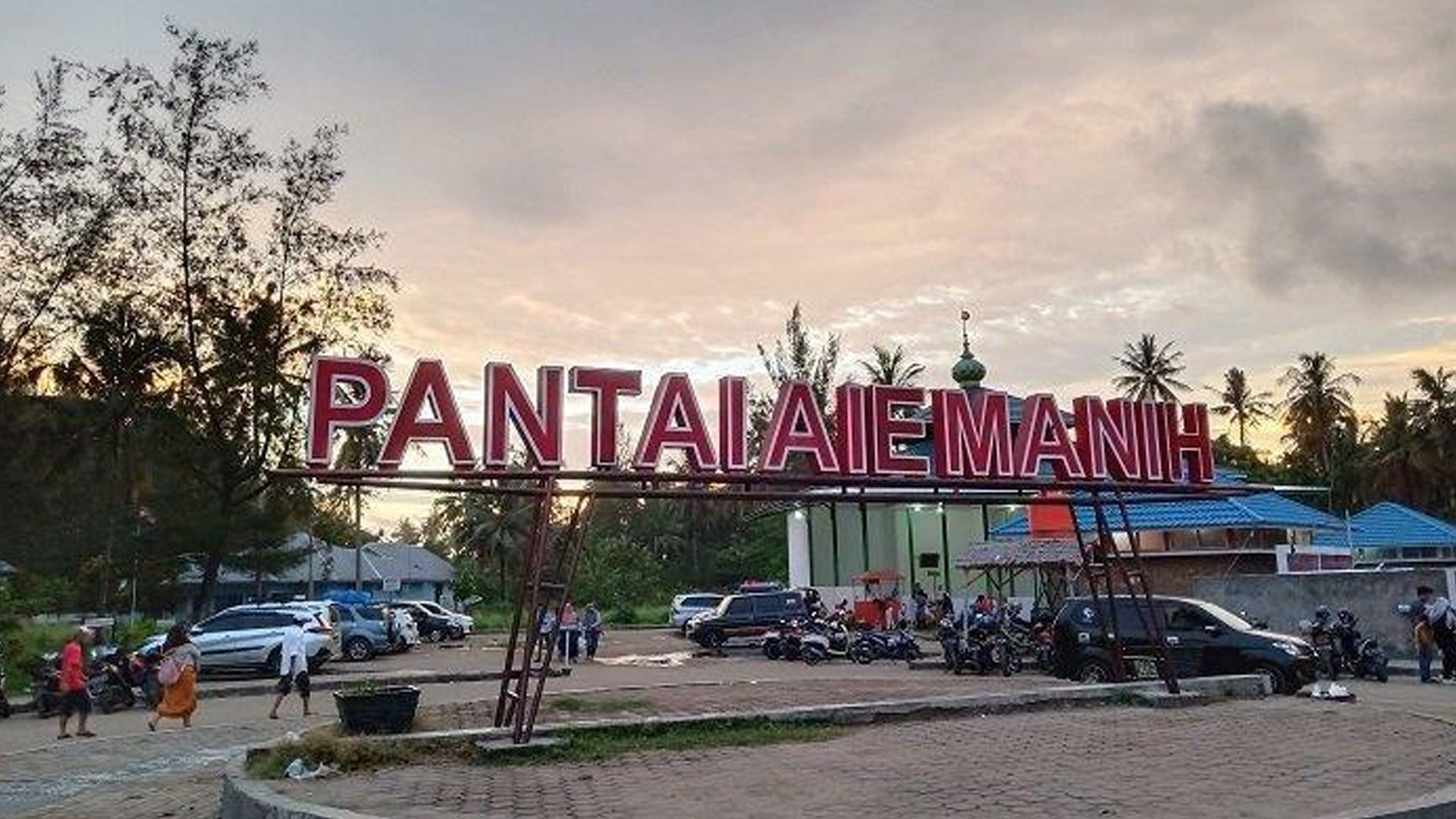 Pantai Air Manis: Surga Tersembunyi di Sumatera