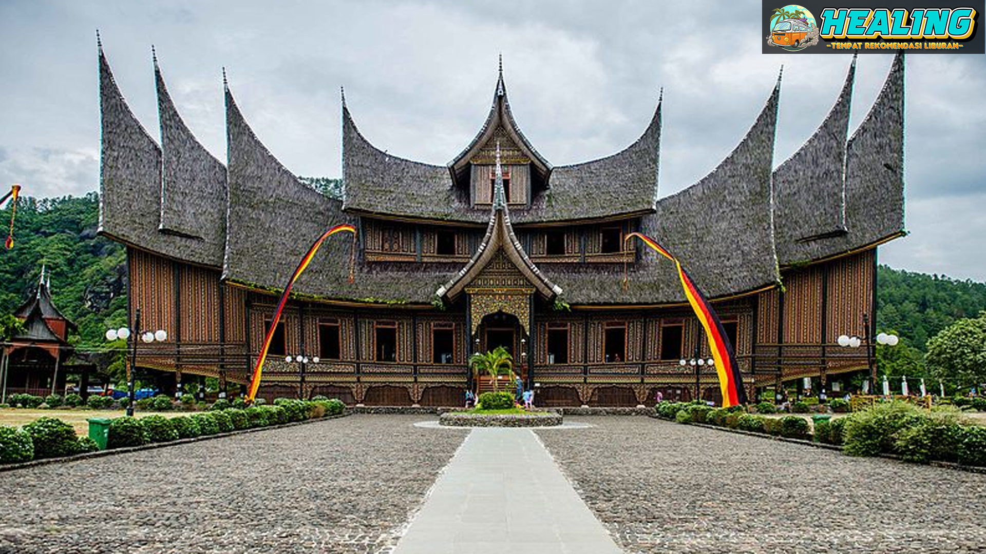 Rumah Tradisional Terbesar di Indonesia yang Wajib Dikunjungi!