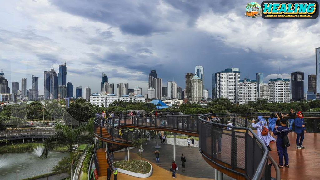 Senayan Park: Tempat untuk Pecinta Alam dan Sunset