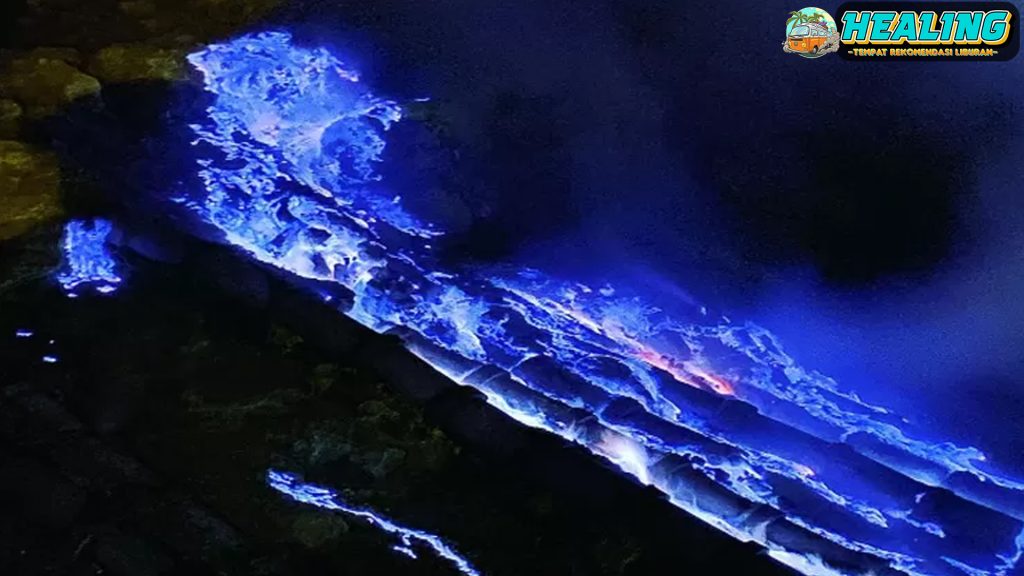 Fenomena Alam: Blue Fire yang Menakjubkan di Kawah Ijen