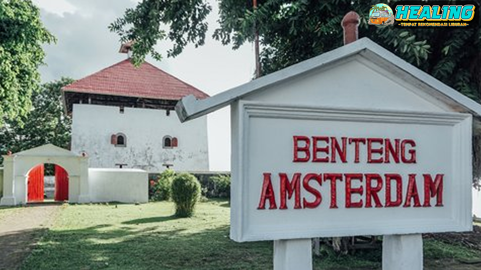 Keanggunan Benteng Amsterdam dan Laut Biru yang Memikat