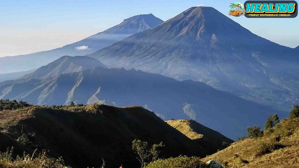 Gunung Prau: Surga di Atas Awan yang Wajib Kamu Kunjungi!