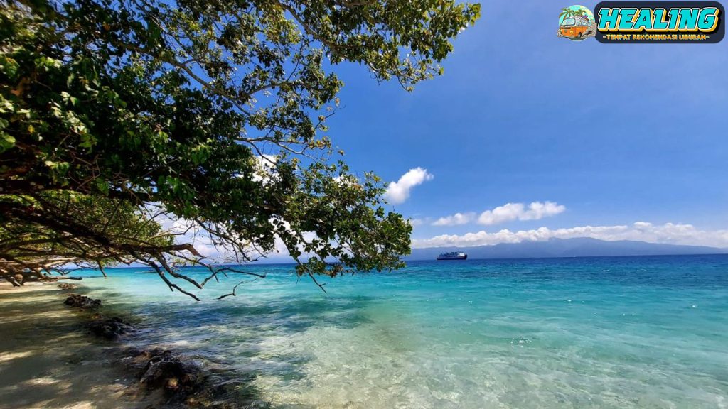 Pantai Liang: Surga Tersembunyi dengan Keindahan Memukau!