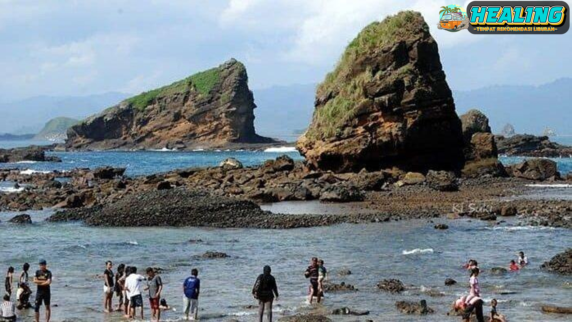 Pantai Papuma: Perpaduan Laut Biru dan Tebing Menakjubkan!