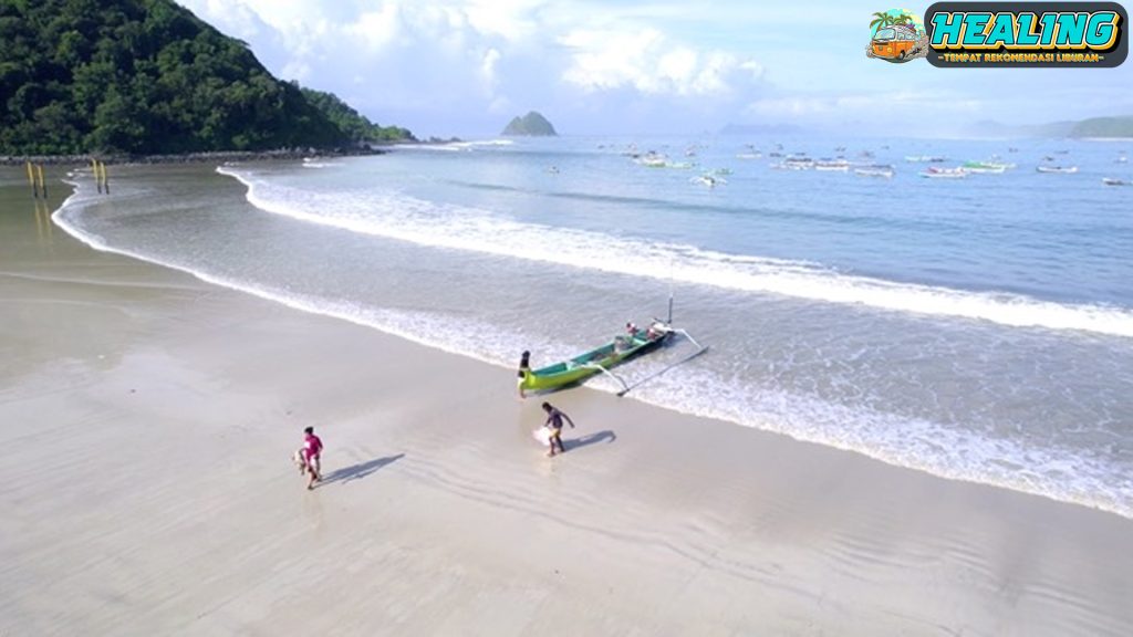 Pantai Selong Belanak: Destinasi Santai Panorama Menawan!